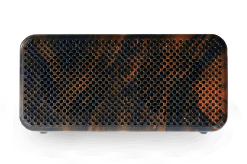 Animation of different bluetooth speakers with an orange and dark blue design.