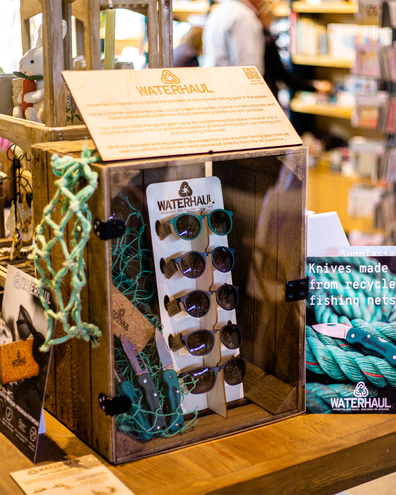 Waterhaul-eyewear-retail-pos-display-case copy.jpg__PID:bfb22de1-5234-44b6-aec6-1cc4c45aa384